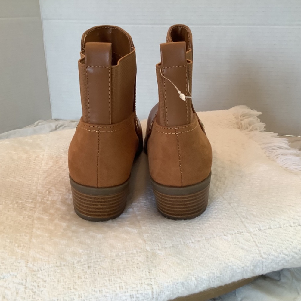 NWOT Liz Claiborne‎ Barrington ankle  booties sz 6 honey memory foam - Picture 5 of 12